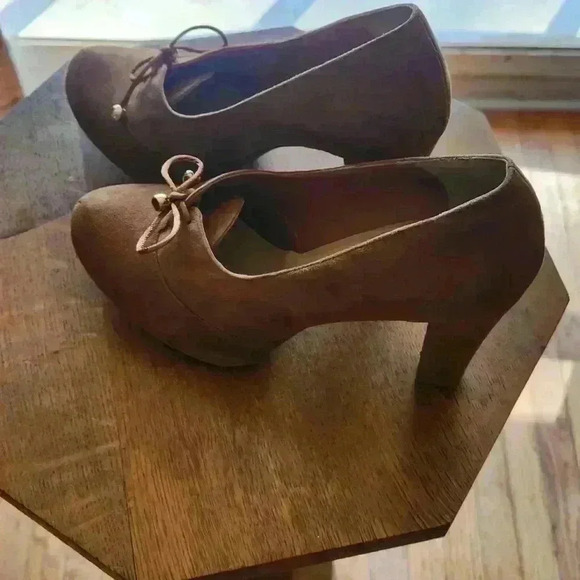 Tan dress heel suede material size 5 - Picture 4 of 5